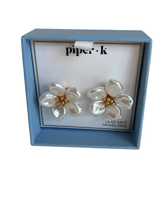 Piper K Jewelry - Piper•K Flower Stud Iridescent Earrings w/Gold Tone Beaded Center.